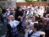 بالفيديو.. سعادة بين طلاب الثانوية العامة بسبب سهولة امتحان الإحصاء