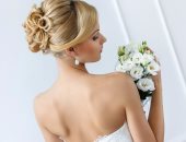 كيف يؤثر فستان زفافك على اختيارك لتسريحة الشعر؟