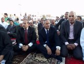 بالفيديو والصور.. المحافظون ومدراء الأمن والآلاف يؤدون صلاة عيد الفطر بالمحافظات