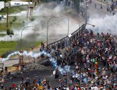 بالصور.. مظاهرات وأعمال عنف فى فنزويلا تنديدا بقمع قوات الأمن