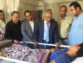 بالفيديو.. محافظ شمال سيناء يزور المرضى بمستشفى العريش ويهنئهم بالعيد