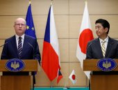 بالصور.. رئيس الوزراء اليابانى يلتقى نظيره التشيكى لبحث العلاقات بين البلدين