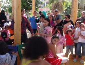 بالفيديو والصور.. سحر شواطئ العين السخنة يجذب الأسر المصرية