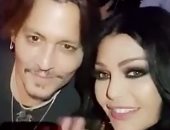 شاهد.. حديث ضاحك يجمع هيفاء وهبى وجونى ديب فى لندن