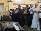 بالصور.. وصول جثمان والد المخرج عمرو سلامة مسجد مصطفى محمود لصلاة الجنازة    