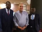 بالصور.. رئيس كابس يونايتد يزور بعثة الزمالك قبل موقعة الأحد