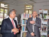 بالصور.. محافظ أسوان يزور مكتبة مصر العامة بالدقى