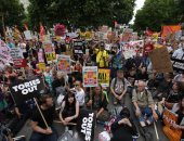 بالصور.. الآلاف يتظاهرون فى لندن ضد حكومة "تيريزا ماي"