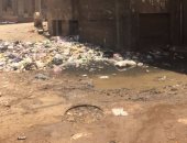 بالصور.. مياه الصرف الصحى تغرق مساكن "سوق الجملة" بميت غمر