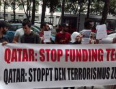 بالصور.. مظاهرة أمام سفارة قطر فى النمسا احتجاجا على دعم الدوحة للإرهاب