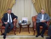وزير الرياضة يستقبل رئيس الاتحاد المصري ووفد الاتحاد العربي لكرة القدم