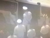 بالصور.. ضباط مرور القاهرة يرصدون مواقف السيارات لمنع زيادة تعريفة الركوب