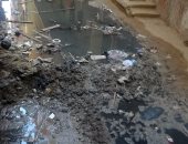 بالصور .. مياه الصرف الصحى تغمر شارع عمر ابن الخطاب فى بشتيل 