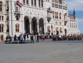 بالفيديو.. رئيس وزراء المجر يصطحب السيسى لمقر البرلمان بعد استقبال حافل
