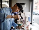 بالصور ..شاب يبتكر طريقة جديدة لتقديم القهوة فى كوريا الجنوبية