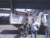 بالصور.. حى جنوب الجيزة يشن حملة لإزالة الإشغالات من الشوارع