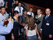 الأسطورة رونالدينيو يبعث رسائل الأمن والسلام لسياح العالم من سفح الأهرامات