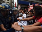 بالصور.. مظاهرات ضد أمريكا بـ"مانيلا" فى يوم الصداقة الفلبينى الأمريكى
