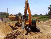 بالصور ..محافظ سوهاج : إزالة منزلين على أملاك الدولة بمدينة أخميم