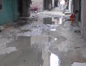 بالصور.. مياه الصرف الصحى تغرق شارع المصطفى فى بشتيل بمحافظة الجيزة