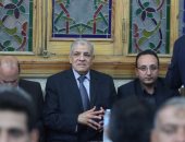 محلب ووزير الثقافة وإعلاميون يشاركون فى عزاء شقيقة نقيب الصحفيين بعمر مكرم