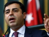 زعيم حزب موال للأكراد فى تركيا يرفض المثول أمام المحكمة مكبل اليدين