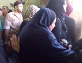 بالفيديو.. بكاء والدة الشهيد أحمد الشبراوى أثناء تشييع جثمانه بالشرقية