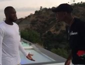 شاهد.. رقصة مجنونة من بوجبا احتفالا بانتقال لوكاكو إلى مانشستر يونايتد