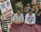 أول فيديو لمتظاهرين للتنديد بسياسة قطر الداعمة للإرهاب أمام مقر قمة الـ20