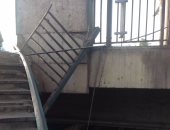 بالصور.. تهالك السلم المؤدى لمركز شباب الجزيرة من كوبرى أكتوبر