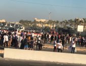 بالفيديو والصور.. شماريخ وهتافات تشعل أزمة فى برج العرب قبل مباراة الزمالك