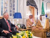 بالصور.. العاهل السعودى يبحث مع وزير خارجية أمريكا سبل مكافحة الإرهاب