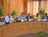 محافظ الإسماعيلية: استكمال ملف تقنين الأراضى والسيطرة على مواقف السيارات