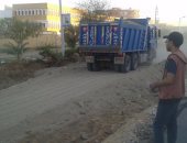 بالصور.. استكمال مشروع رصف مدخل مدينة موط بالداخلة بتكلفة 11 مليون جنيه