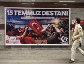  بالصور.. أردوغان يهين الجيش التركى بملصقات مسيئة للجنود فى شوارع تركيا