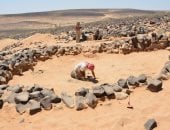 بالصور.. اكتشاف مقابر حجرية قديمة فى الأردن توفر معلومات عن طرق دفن الموتى