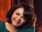 عروسان يحتفلان بالزفاف فى حفل حنان ماضى.. والفنانة: "فى انتظار البيبى"