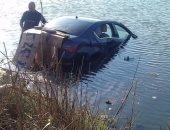 سقوط سيارة من أعلى كوبرى الصفارة ببحيرة المنزلة فى دمياط