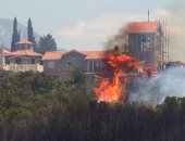 بالصور.. رجال الإطفاء تكافح حرائق الغابات فى جزيرة لوستيكا بالجبل الأسود