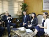 وزير العدل يستقبل المدير التنفيذى للجنة مكافحة الإرهاب بالأمم المتحدة