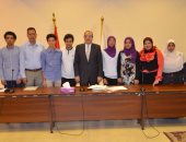 محافظ بني سويف يلتقى الطلاب الفائزين بجوائز مسابقة جينيس الأمريكية 