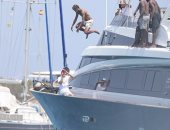 بالصور.. نيمار يستمتع بآخر أيام العطلة الصيفية