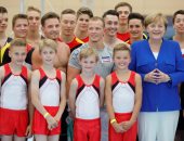 بالصور.. ميركل تلتقى لاعبى جمباز فى صالة الألعاب الأولمبية الألمانية