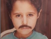 أحمد السعدنى بشنب وسيجارة فى طفولته.. ويعلق: مين ماتولدش برىء