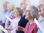 على صوتك بالغنا.. دراسة: الغناء يحسن القدرة على البلع لمرضى الشلل الرعاش