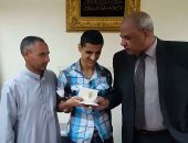 وزير الداخلية يوجه باستخراج جوازات سفر للمكفوفين مجانا.. صور