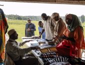 الريال القطرى ينتظر "رصاصة الرحمة".. خبراء اقتصاديون: فك العملة عن الدولار مسألة وقت.. وعلى المستثمرين الأجانب تحويل أصولهم بالدوحة إلى عملات أخرى.. و"موديز": السبب ضعف المركز الخارجى للإمارة