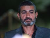 ياسر جلال مع صناع مسلسلى "ظل الرئيس ورحيم" رمضان المقبل