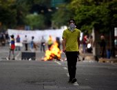 بالصور.. تجدد الاشتباكات بين الشرطة الفنزويلية ومتظاهرين ضد حكومة مادورو