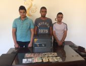 سقوط 3 طلاب بحوزتهم خزينة أموال عقب سرقتها من محل أجهزة فى دار السلام
